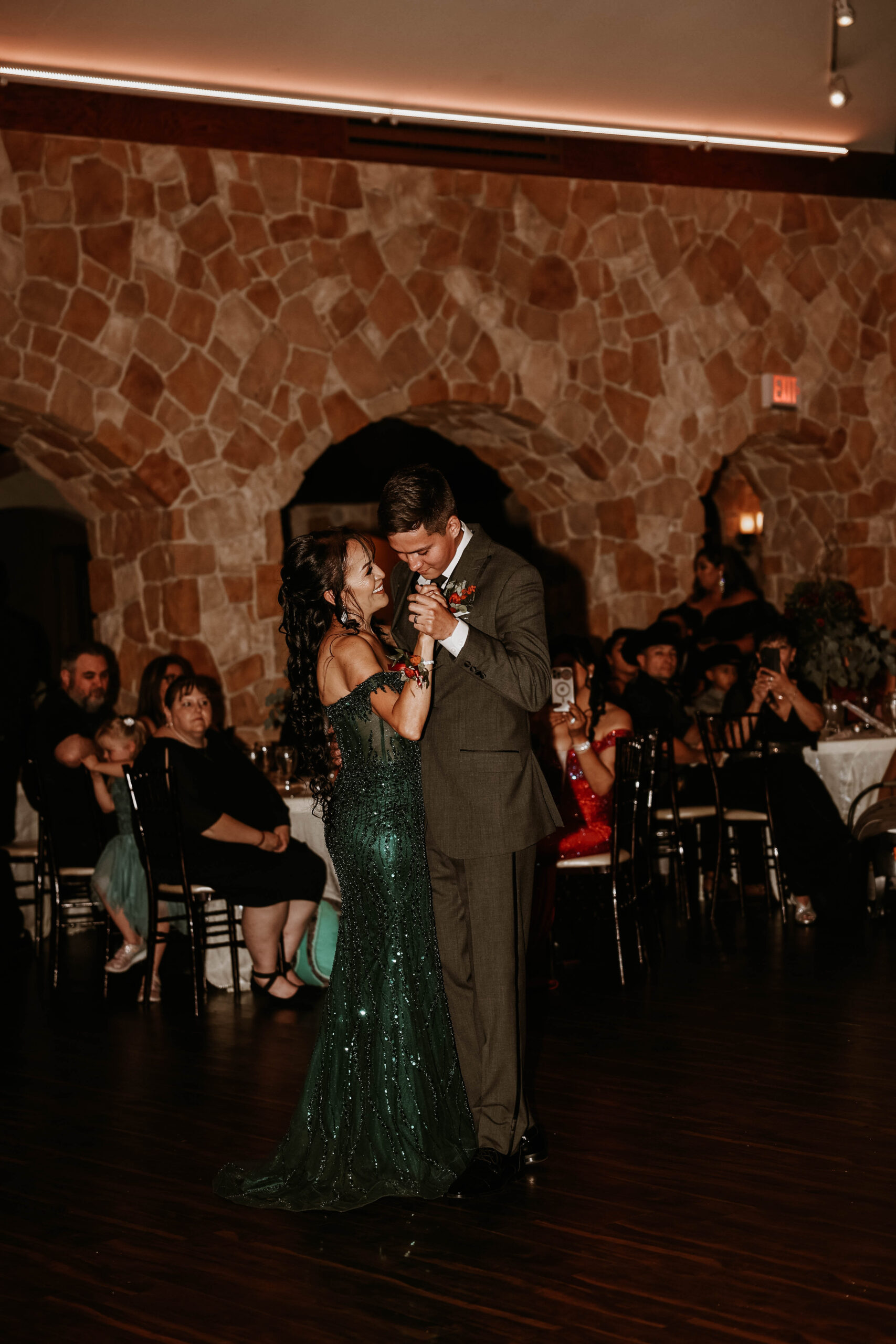 groom and his mother dancing 
