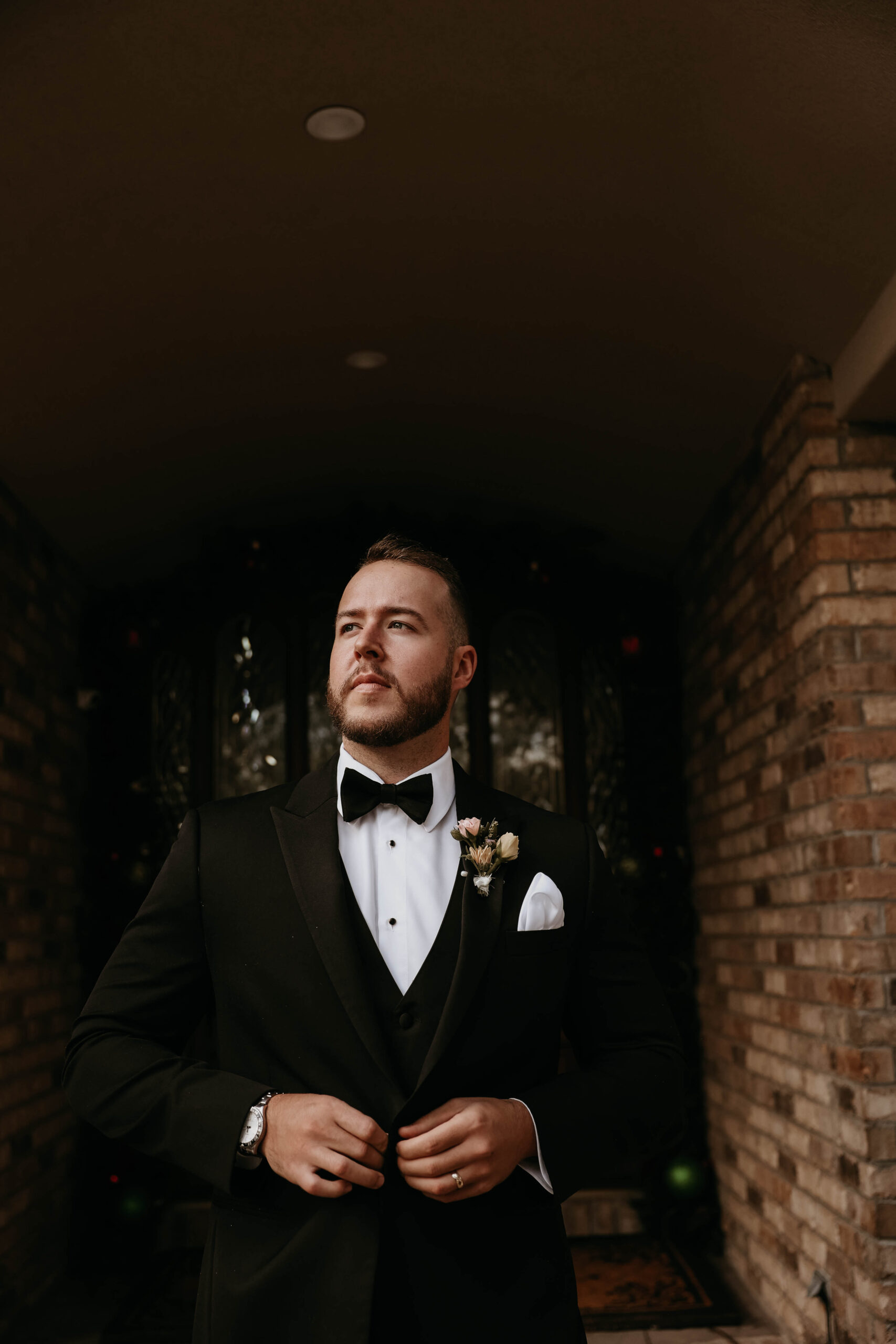 groom portrait for Colorado micro wedding 