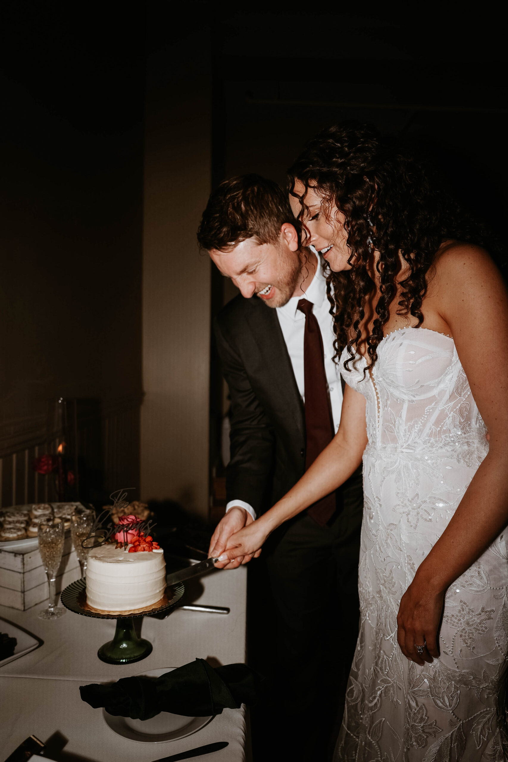 bride and groom cutting the cake 