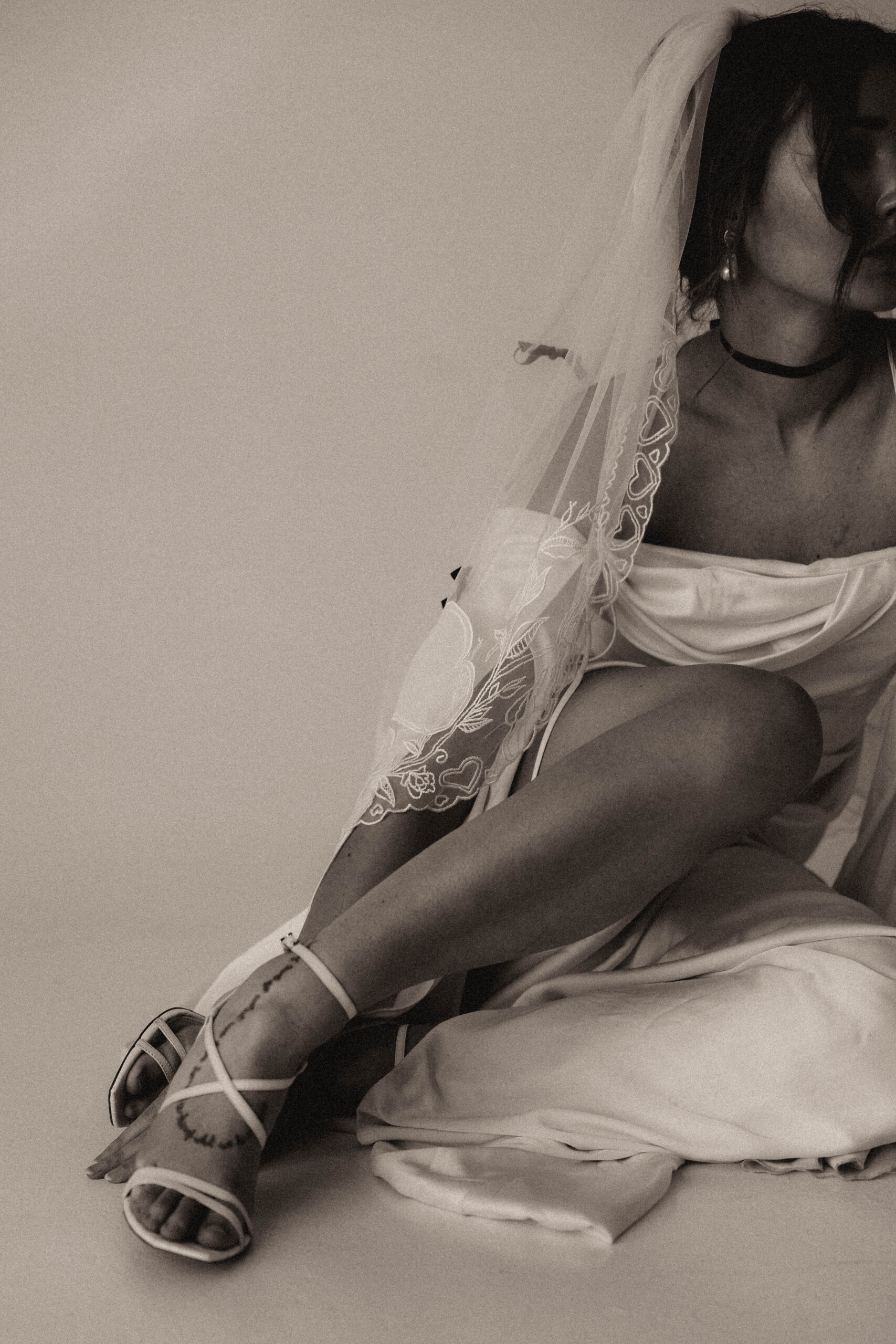 detail photo of bride sitting on the floor 
