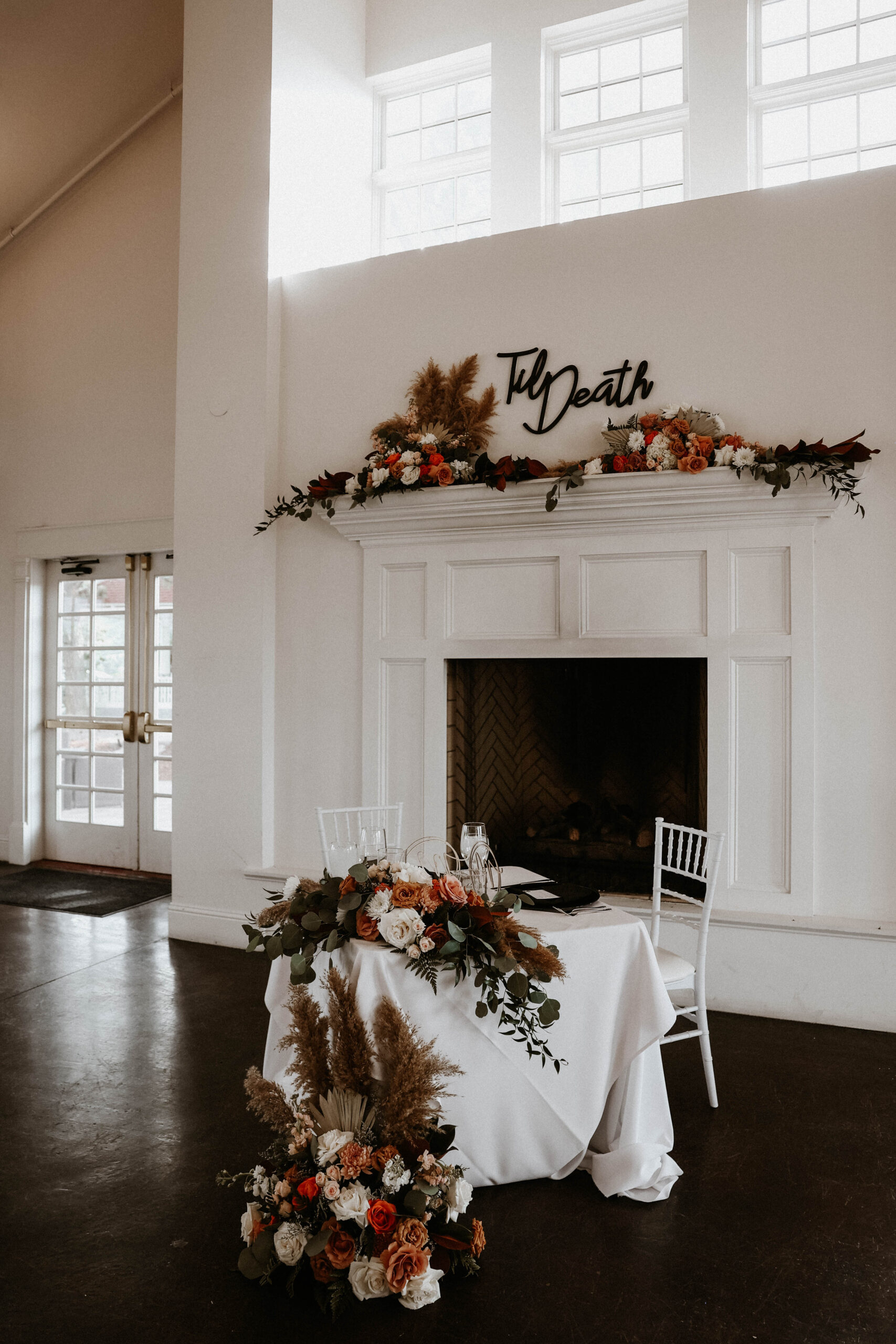 bride and groom head table 