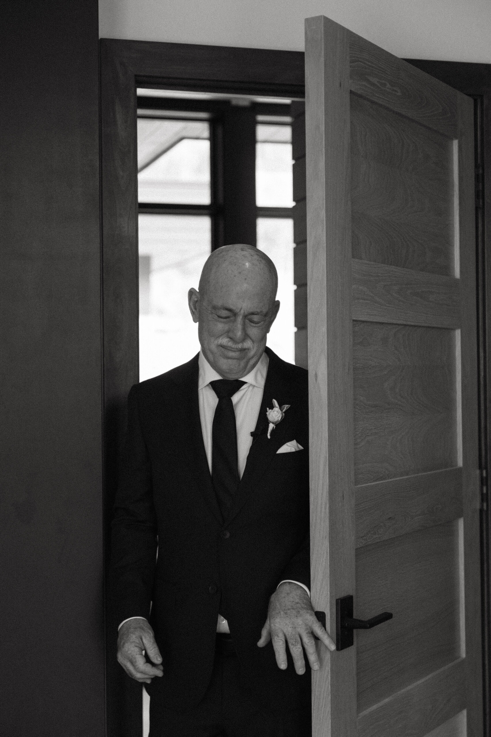 dad's emotion as her sees his daughter on her wedding day 