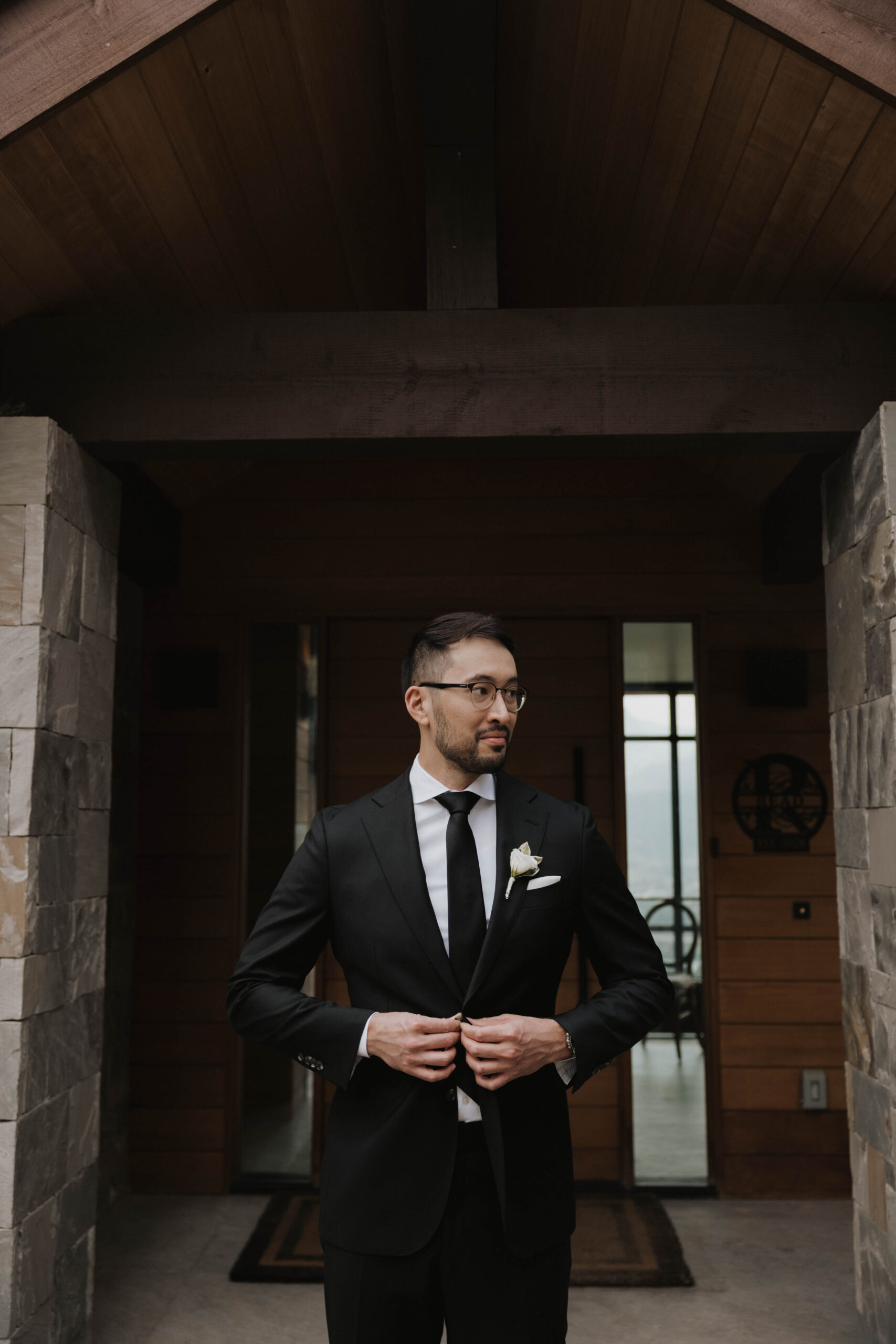 groom portrait 