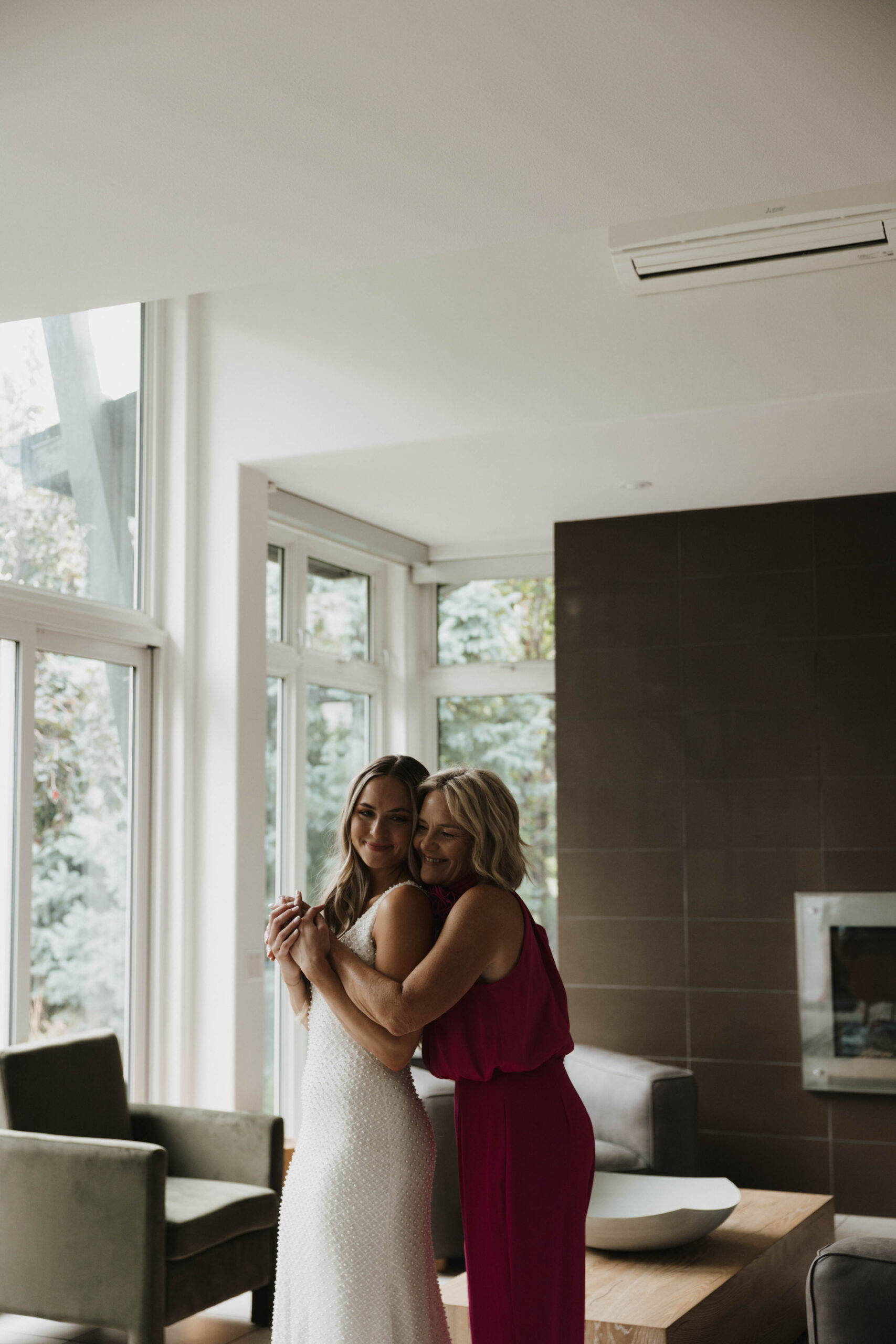 bride and mother sharing a moment together 