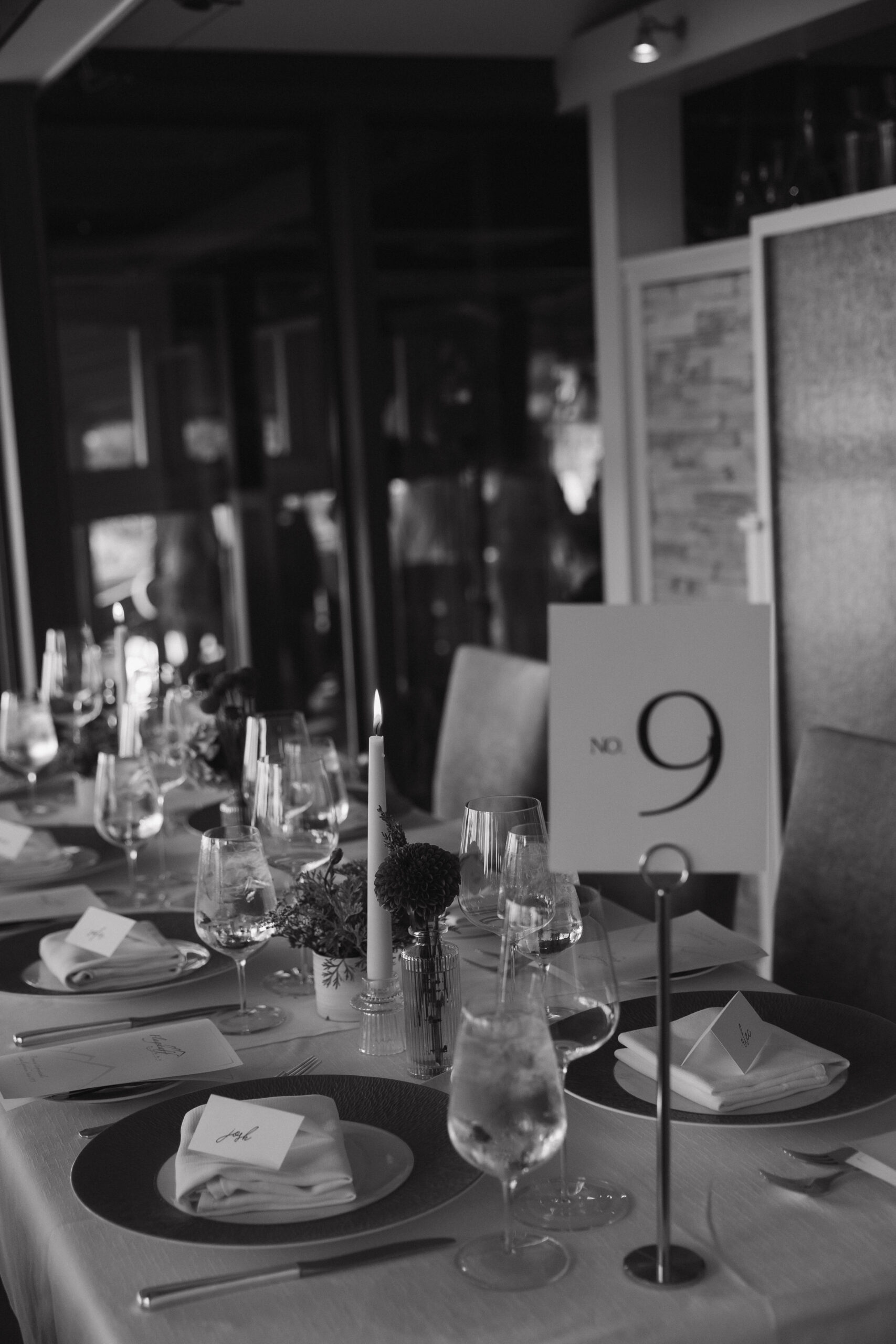 black and white reception table photo