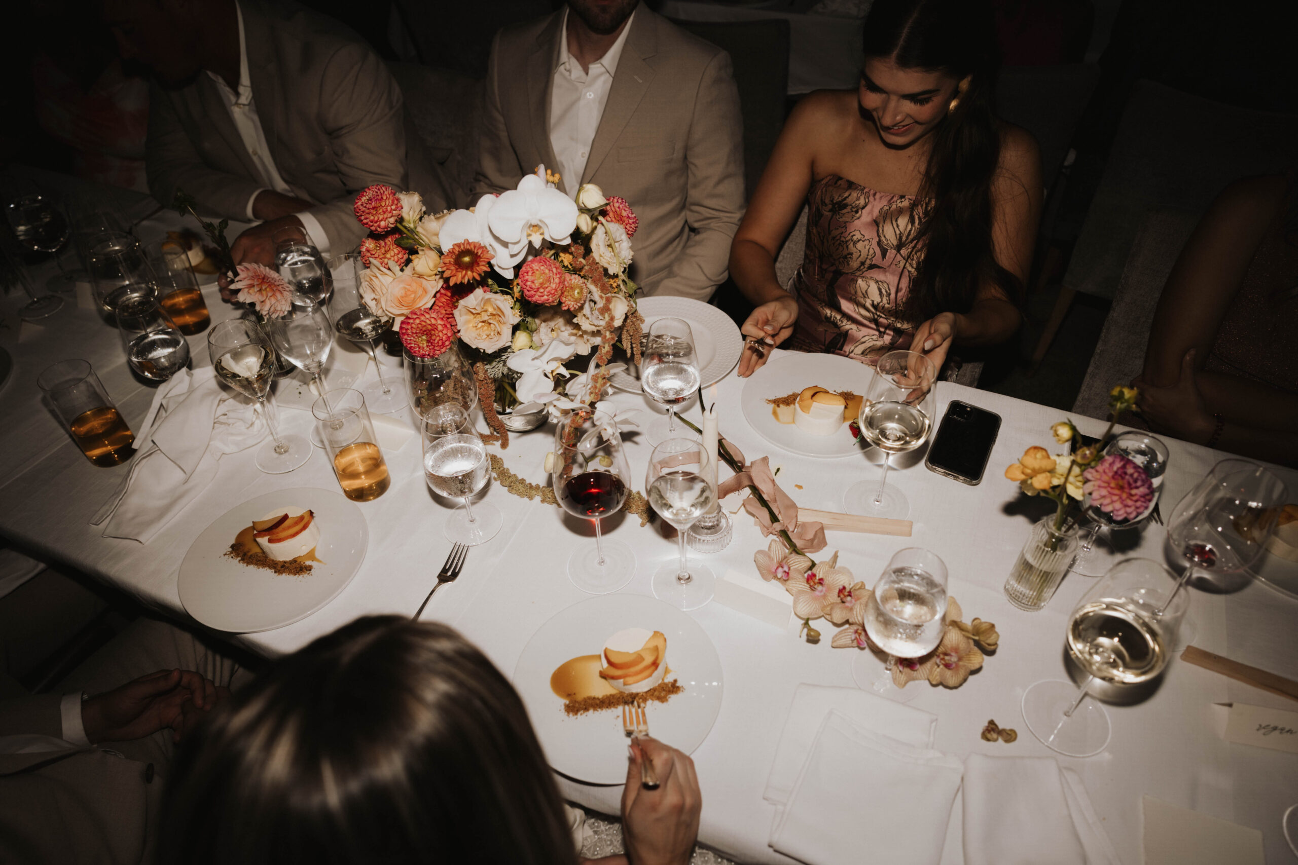 flash wedding photo of Boulder Colorado wedding reception table 