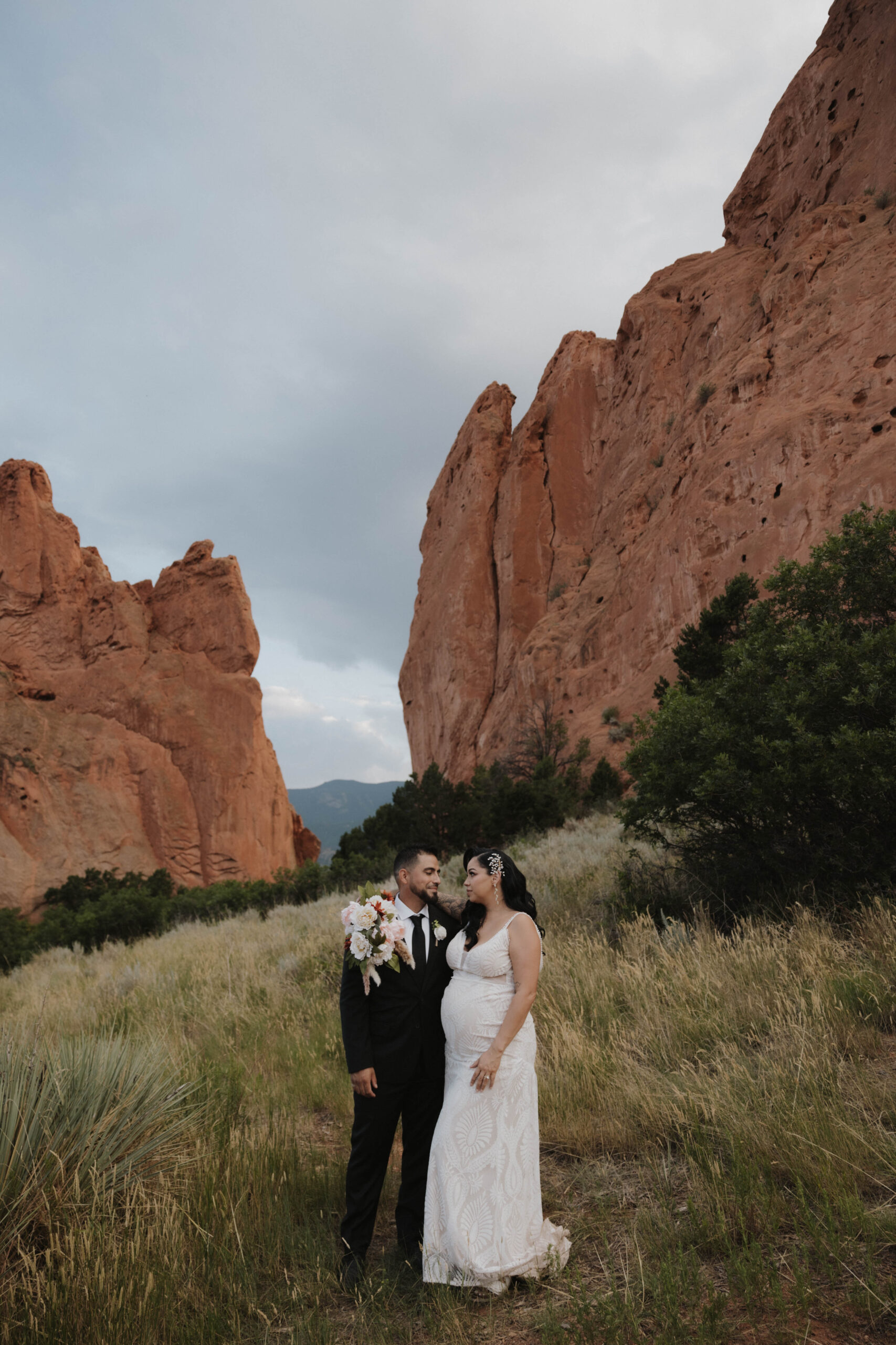 bride and groom photoshoot during wedding at garden of the gods