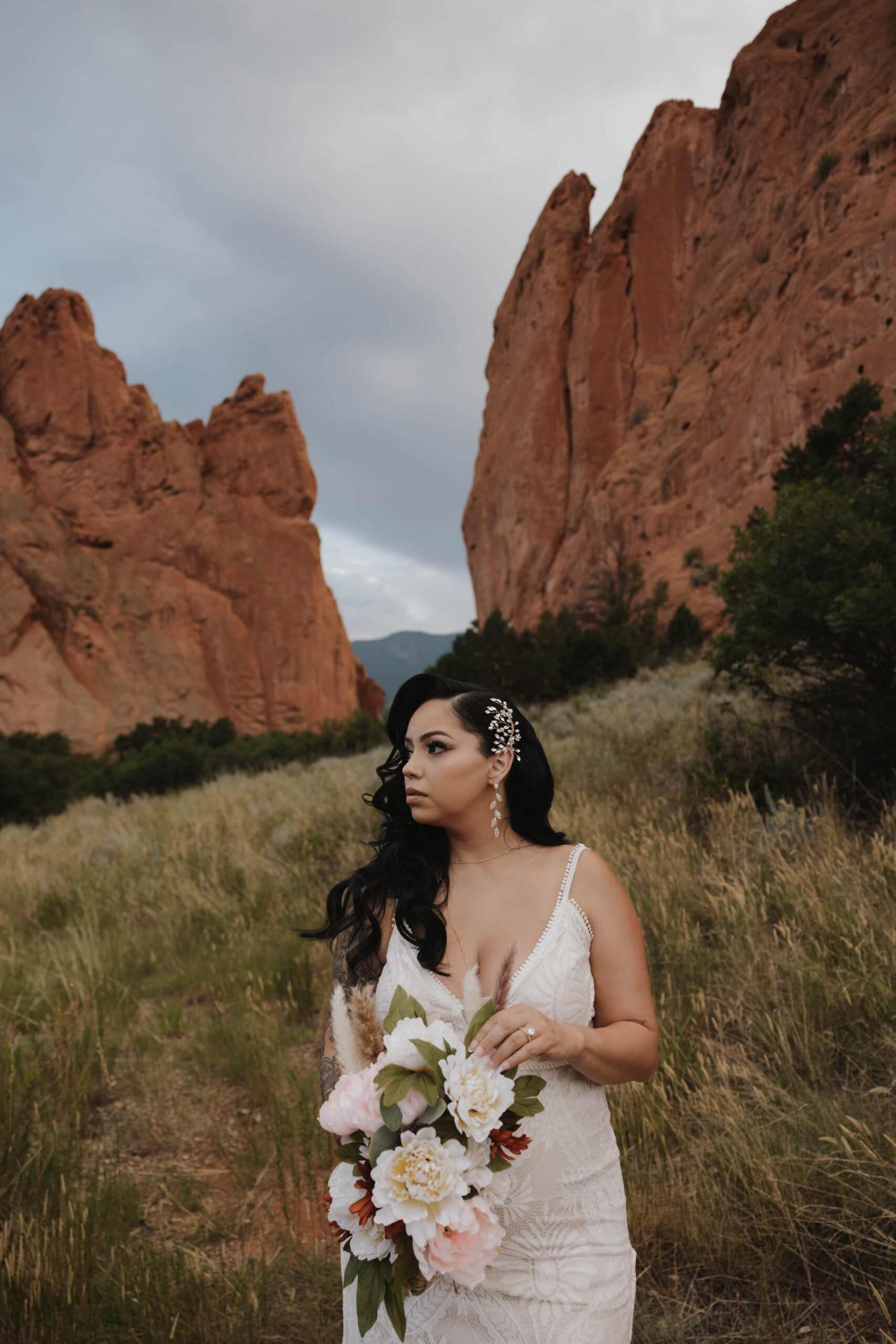 bridal portrait at garden of the gods in colorado 