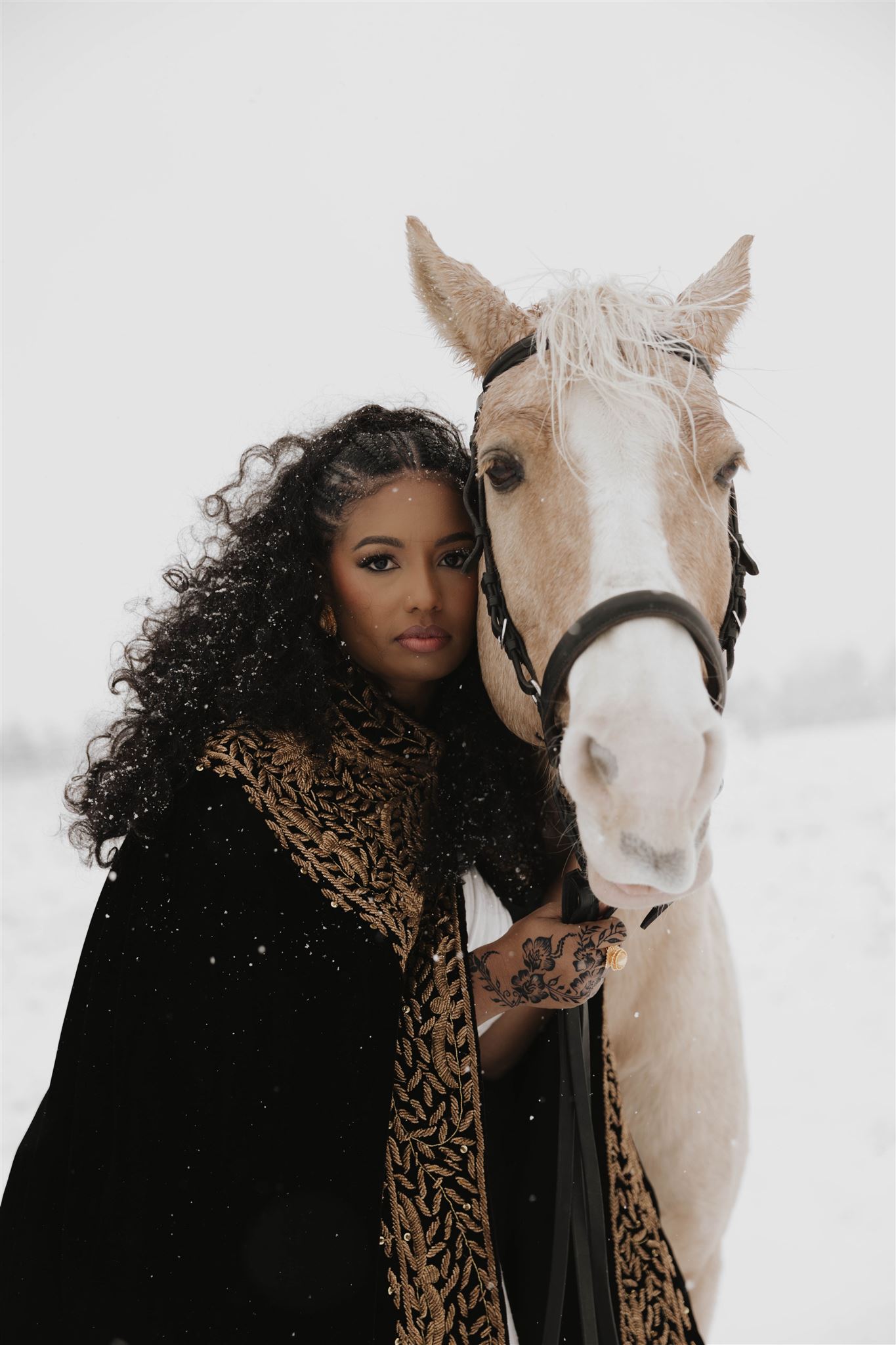 unique engagement photos with a horse